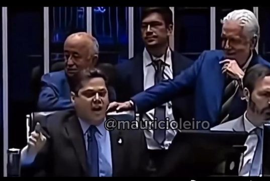 Jacques Wagner apareceu rindo após derrota de Jorge Messias no Senado