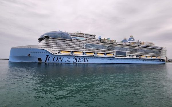 VÍDEO: o gigante dos mares que supera Titanic e leva 10 mil pessoas em “cidade flutuante”