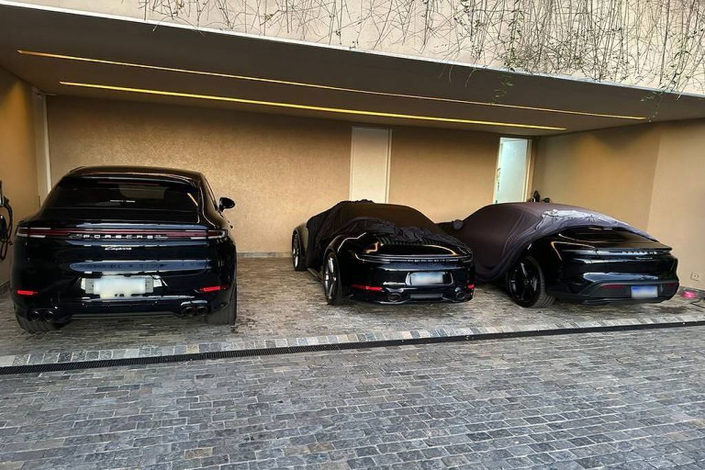 Três Porsches foram apreendidas