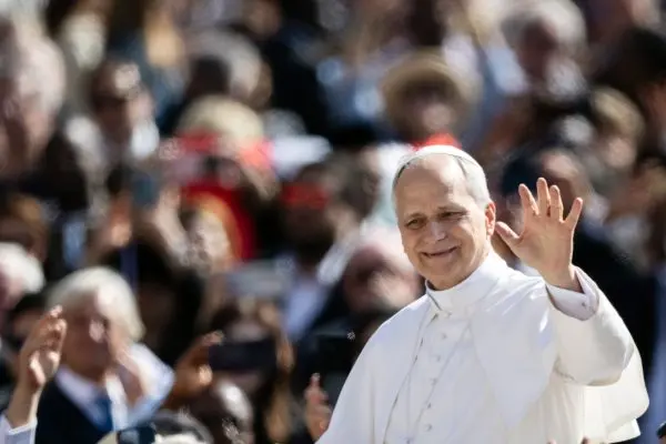Após cirurgia, Papa Leão XIV mantém viagem à América do Sul