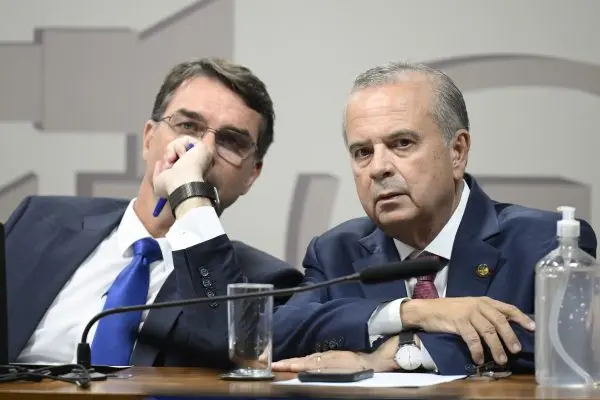 De Miami, Flávio pede mobilização para eleger Marinho presidente do Senado