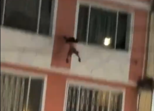 criança cai de prédio em Bogotá
