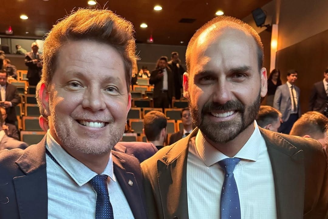 Eduardo Bolsonaro e Mário Frias estão no Bahrein