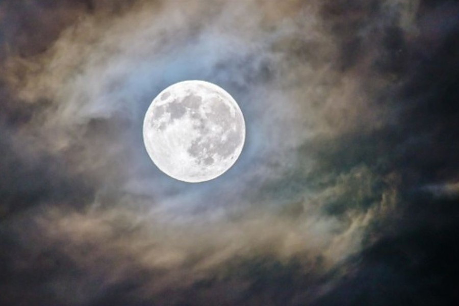 Lua cheia no céu