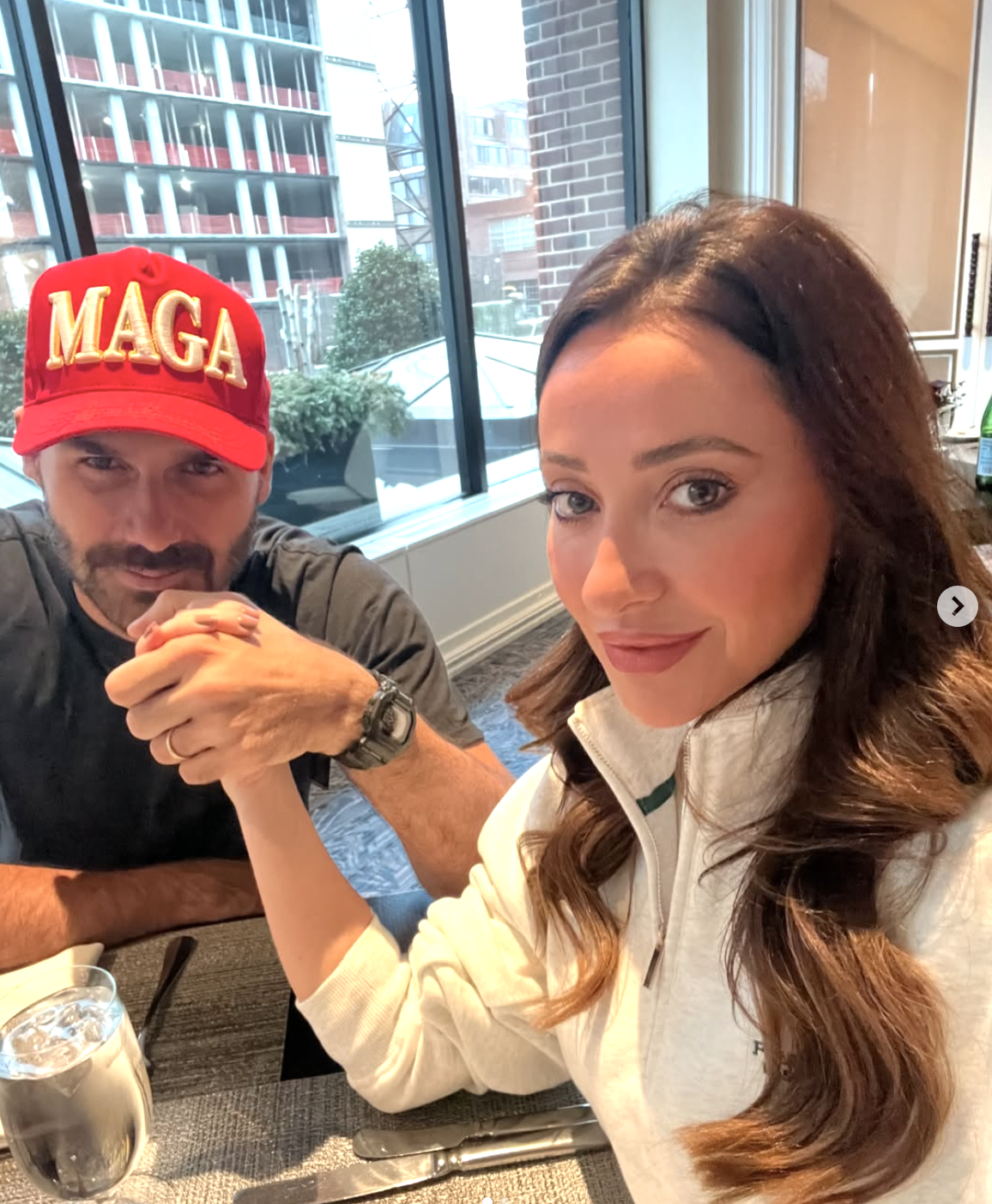 Eduardo Bolsonaro e a mulher Heloísa no Texas