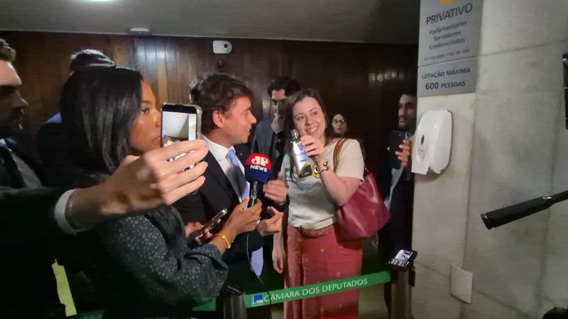 Sâmia Bomfim Nikolas Ferreira