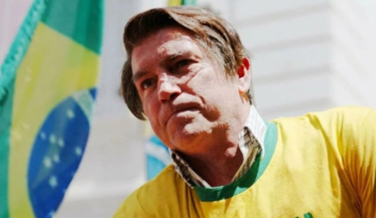 Jim Caviezel como ex-presidente Jair Bolsonaro