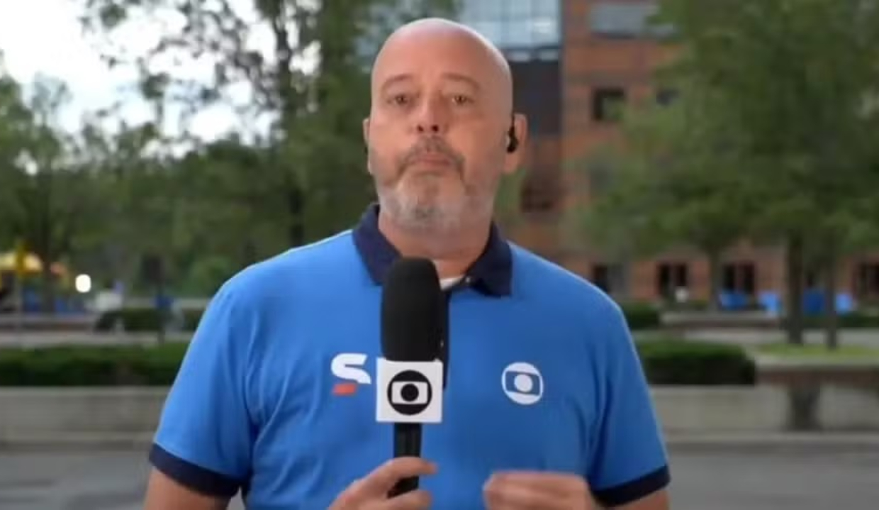 Alex Escobar falando e olhando para a câmera