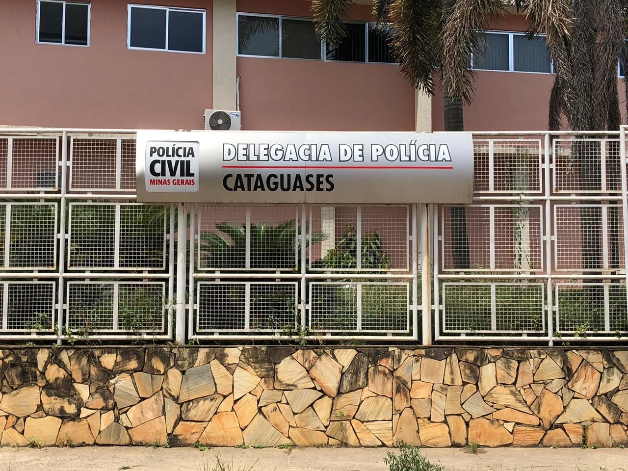 Trilha em área de vegetação