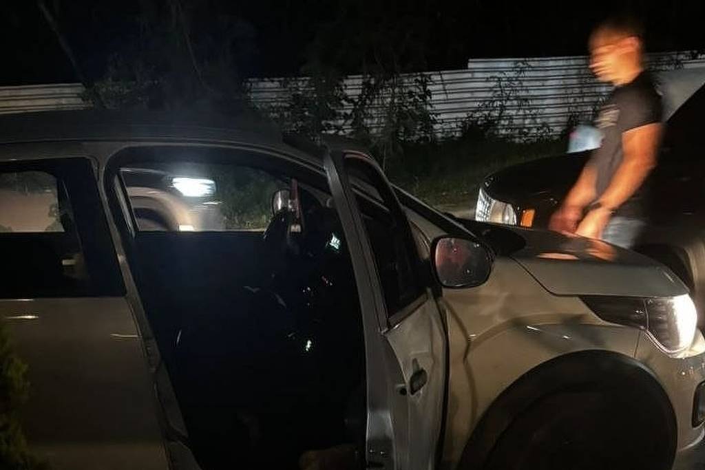 Carro atingido por disparos no Recreio dos Bandeirantes