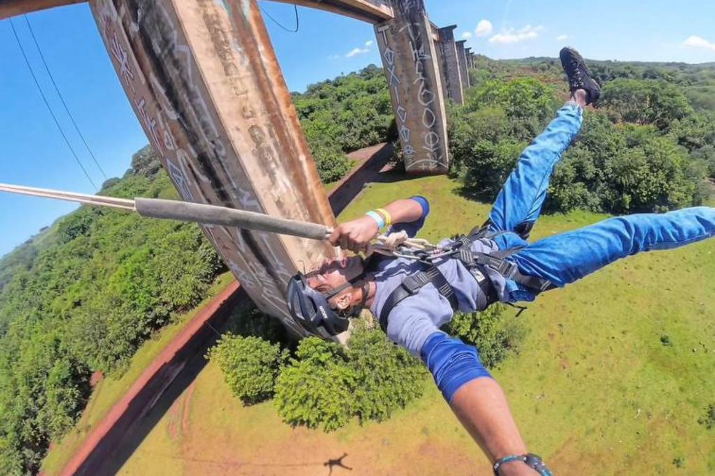 Rian Rodrigues durante salto em Limeira