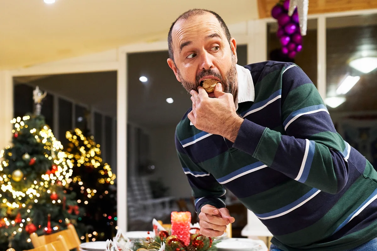 Alimentos doces e biscoitos sobre uma superfície