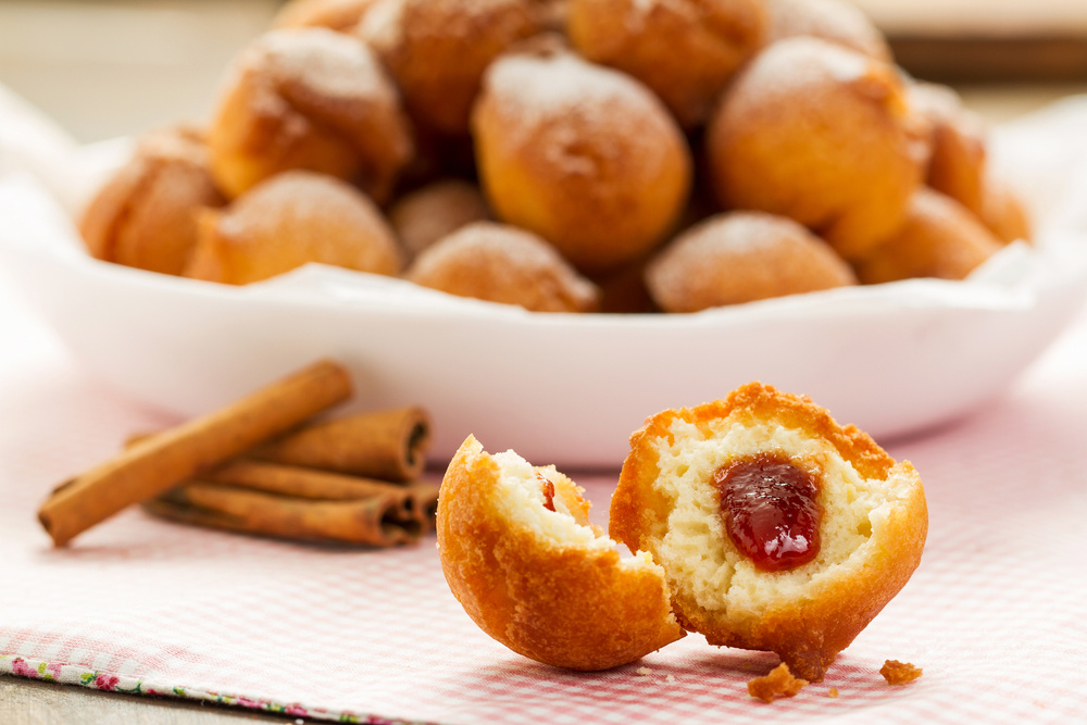 Bolinho de chuva com açúcar e canela