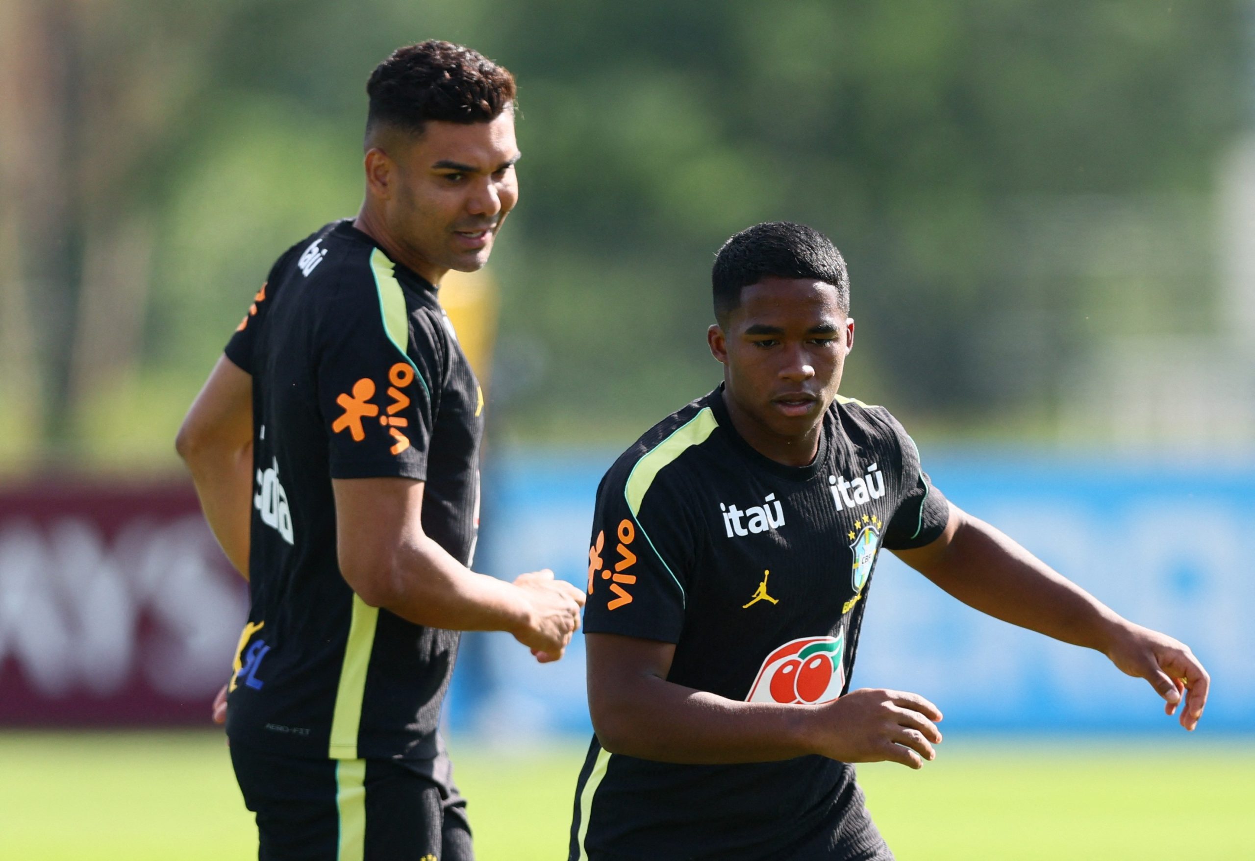 Casemiro e Endrick em treino da Seleção Brasileira