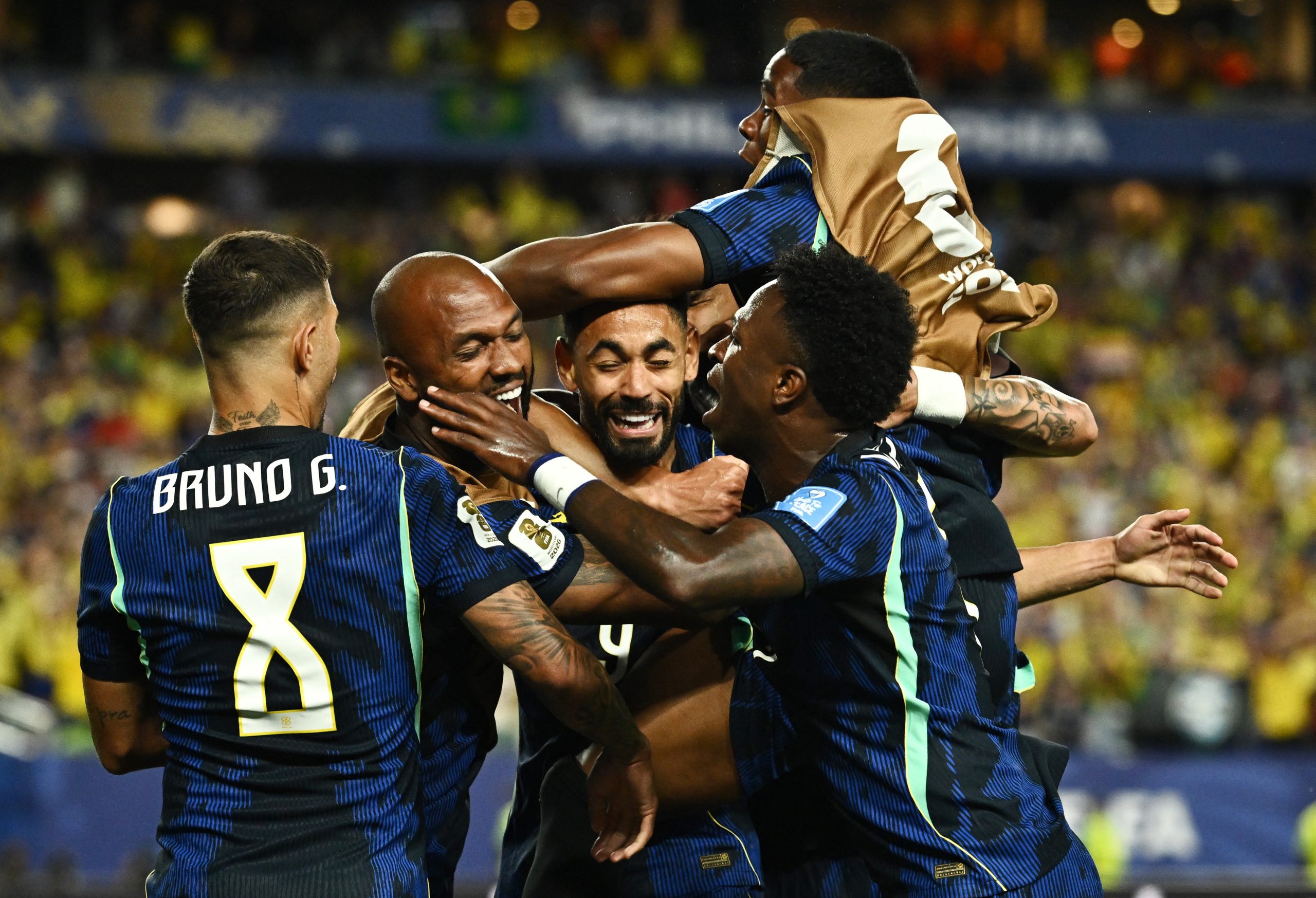 Jogadores do Brasil comemoram gol contra o Haiti
