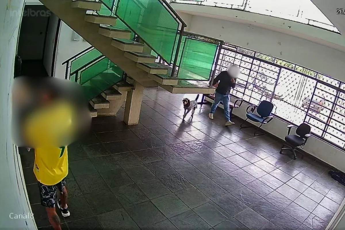 Ambulância do Samu em via urbana