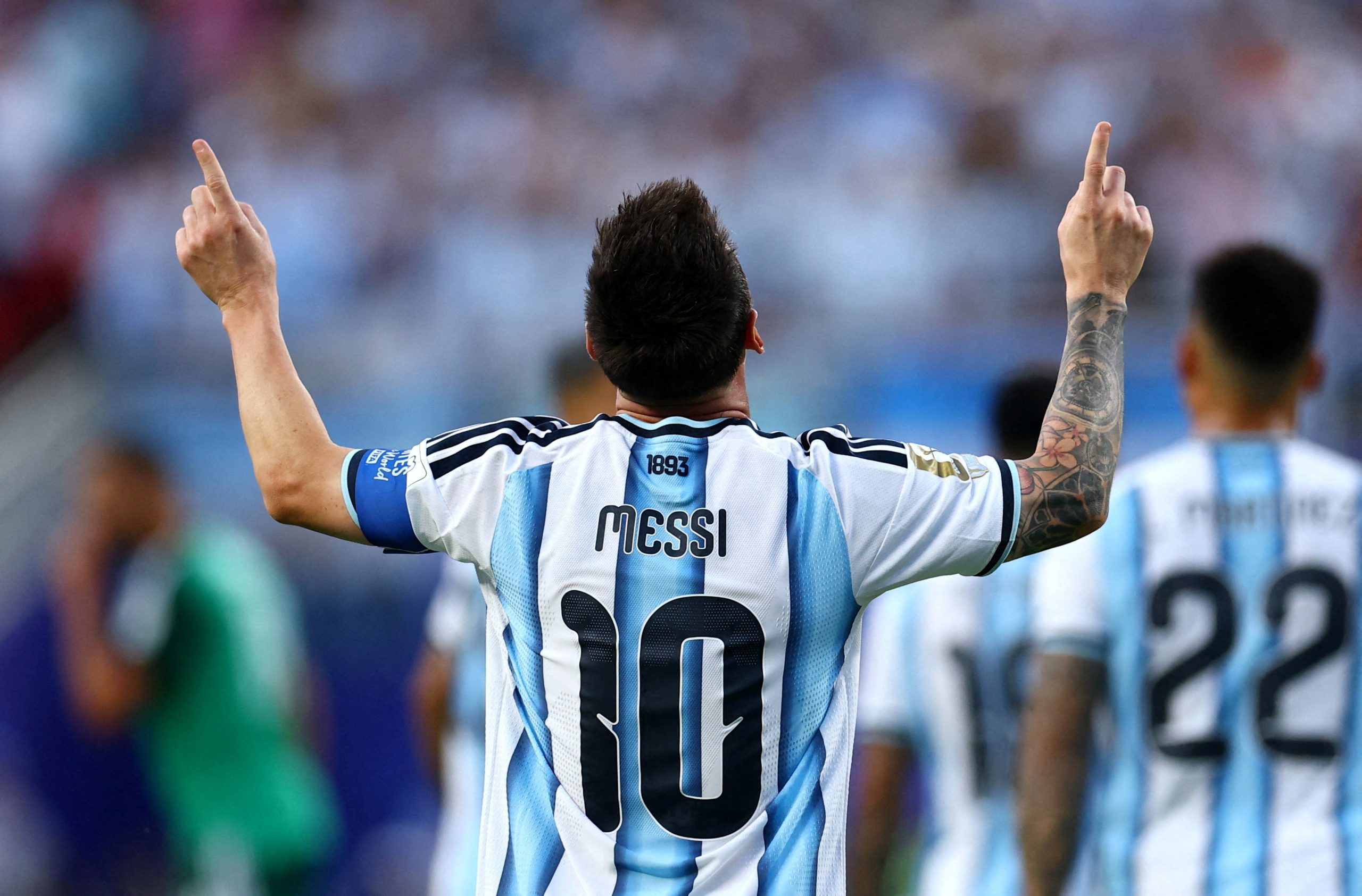 Lionel Messi comemora gol da Argentina contra a Argélia