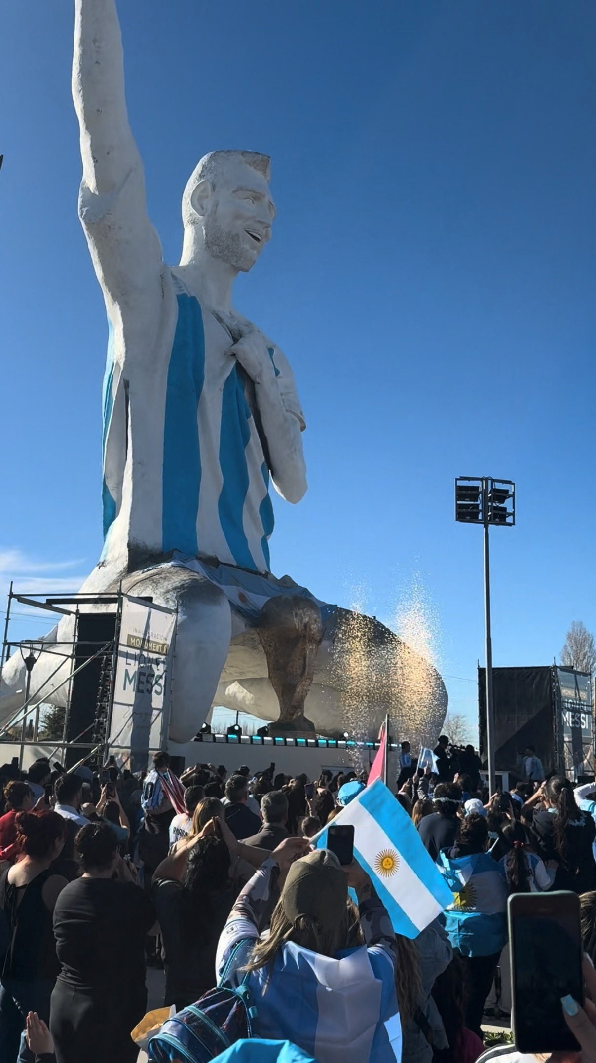 Estátua de Lionel Messi em Cutral Co