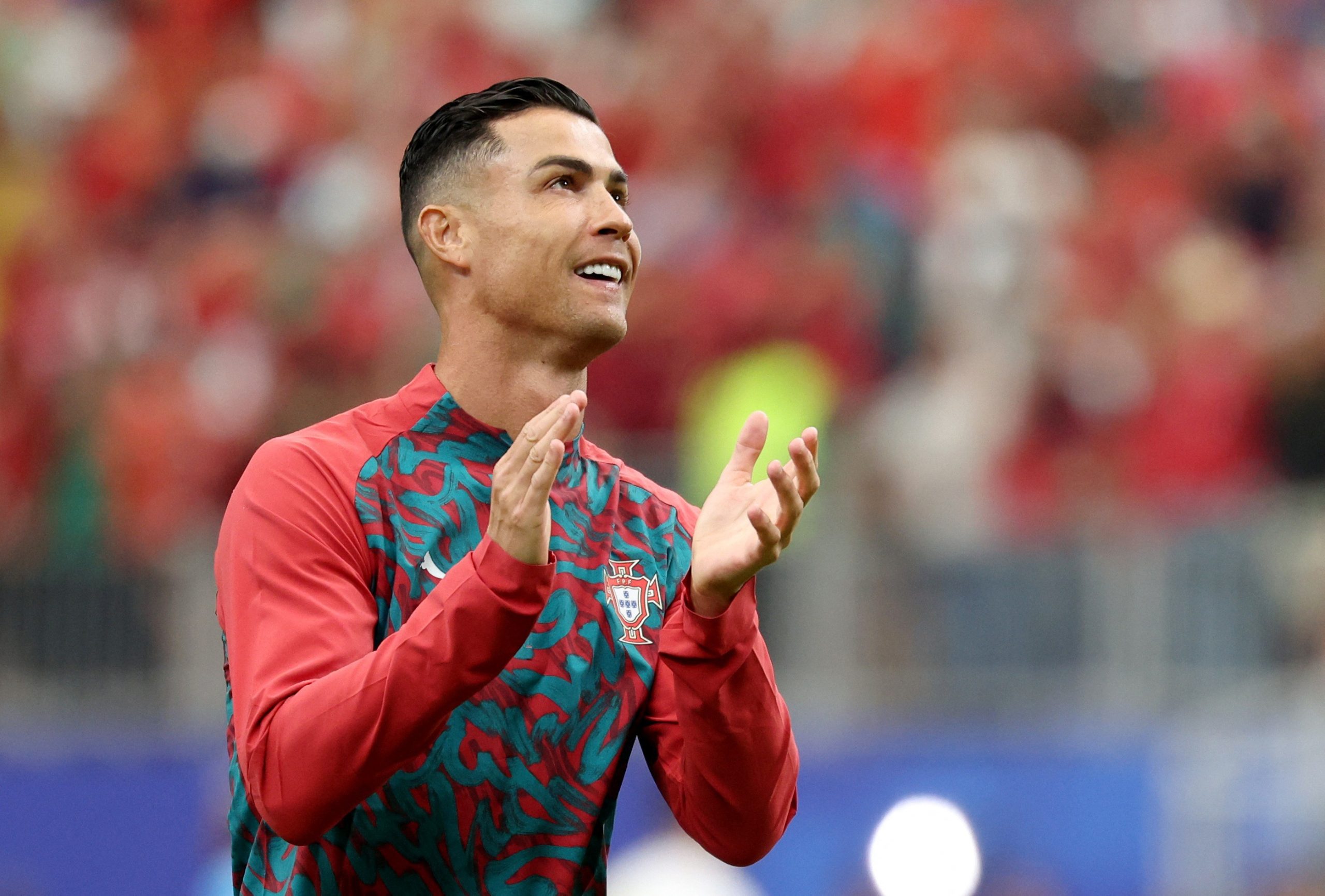 Cristiano Ronaldo aquece antes de partida de Portugal