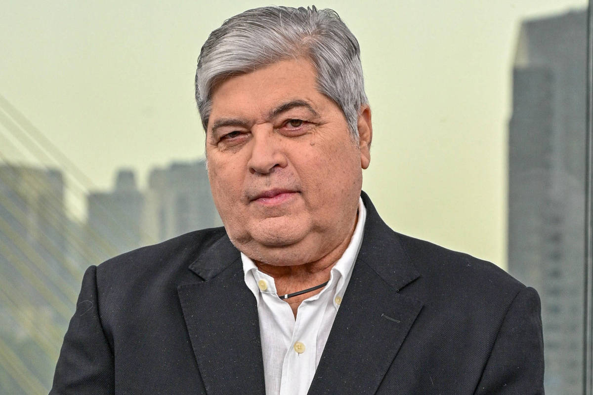 José Luiz Datena em estúdio de televisão