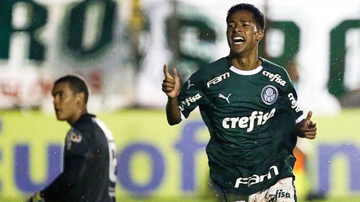 Josué, atacante do Blumenau
