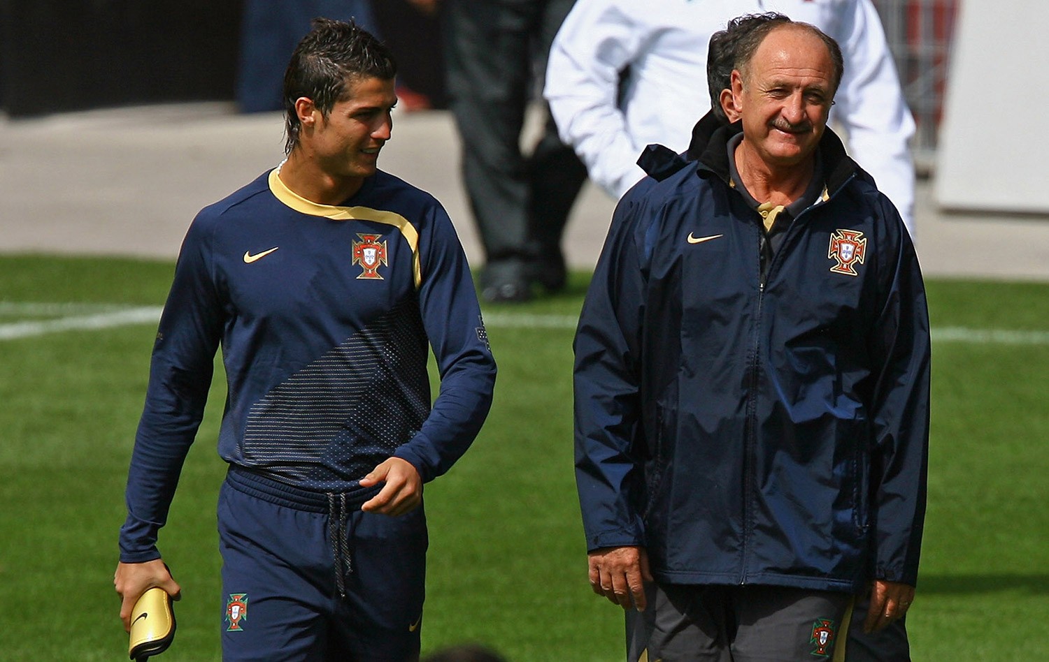 Cristiano Ronaldo com a camisa da seleção de Portugal
