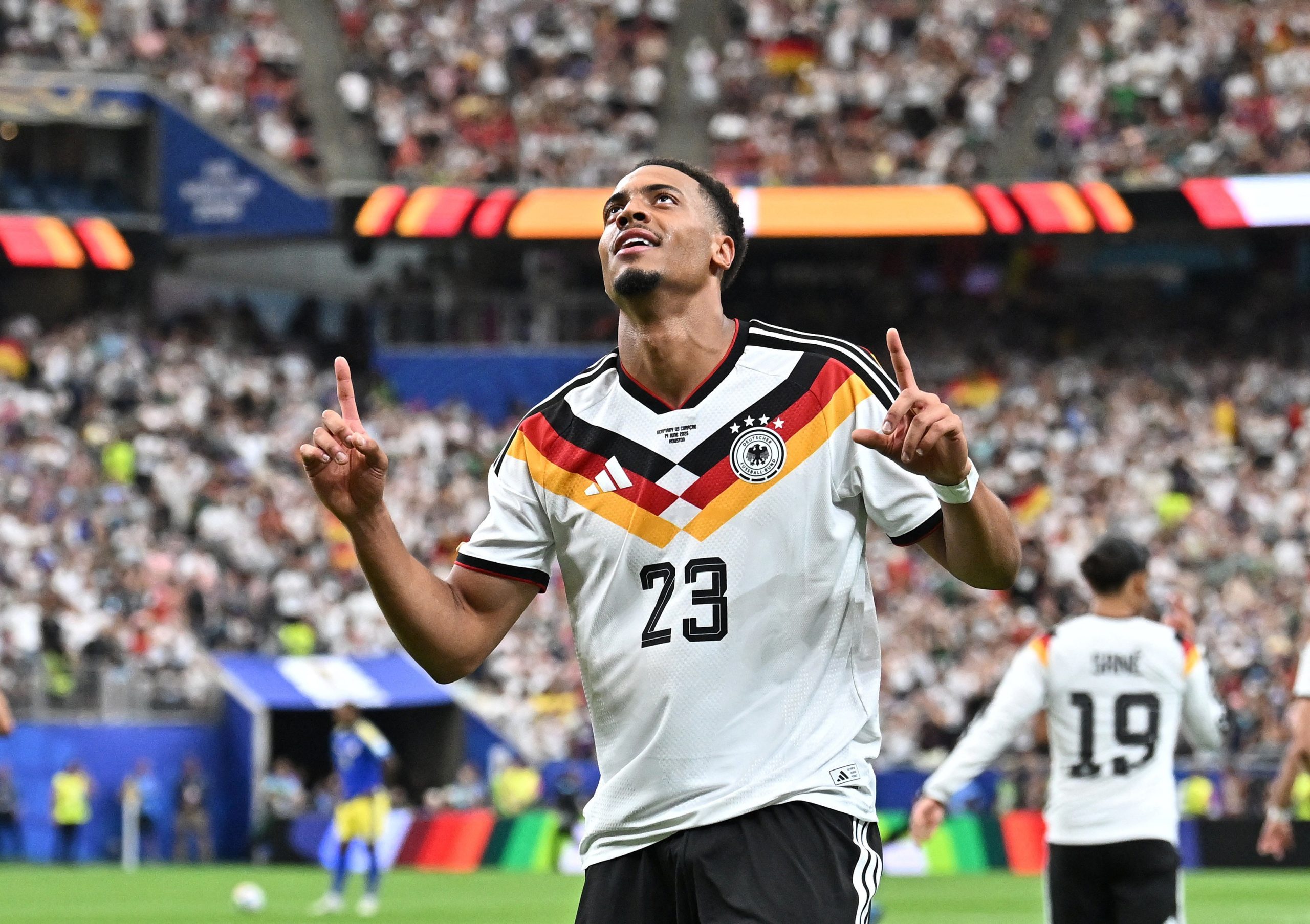 Felix Nmecha comemora gol pela Alemanha contra Curaçao