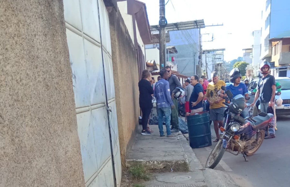 Arte sobre ataque a facadas em Visconde do Rio Branco