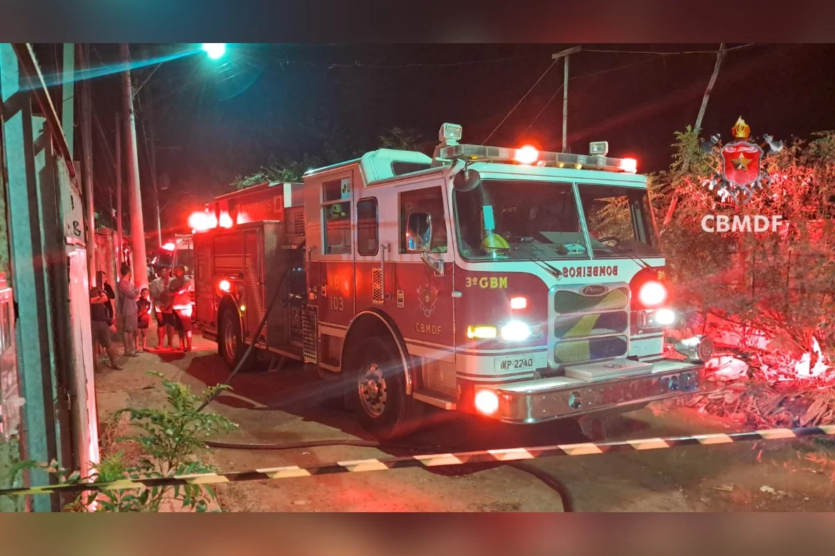 Bombeiros combatem incêndio em residência no Assentamento Santa Luzia