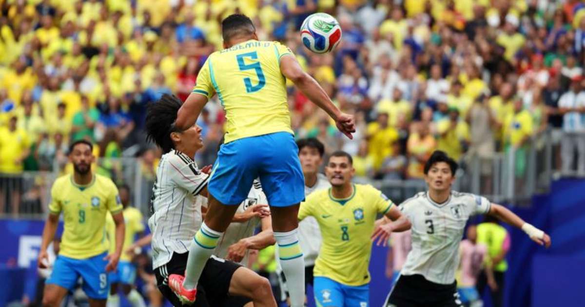 Casemiro em lance pela Seleção Brasileira contra o Japão