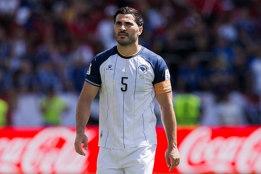 Sead Kolasinac, capitão da Bósnia e Herzegovina