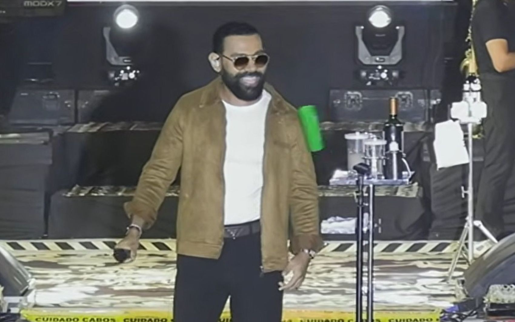 Cantor Pablo em show de São João em Gandu