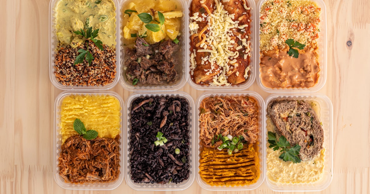 Marmitas com refeições caseiras