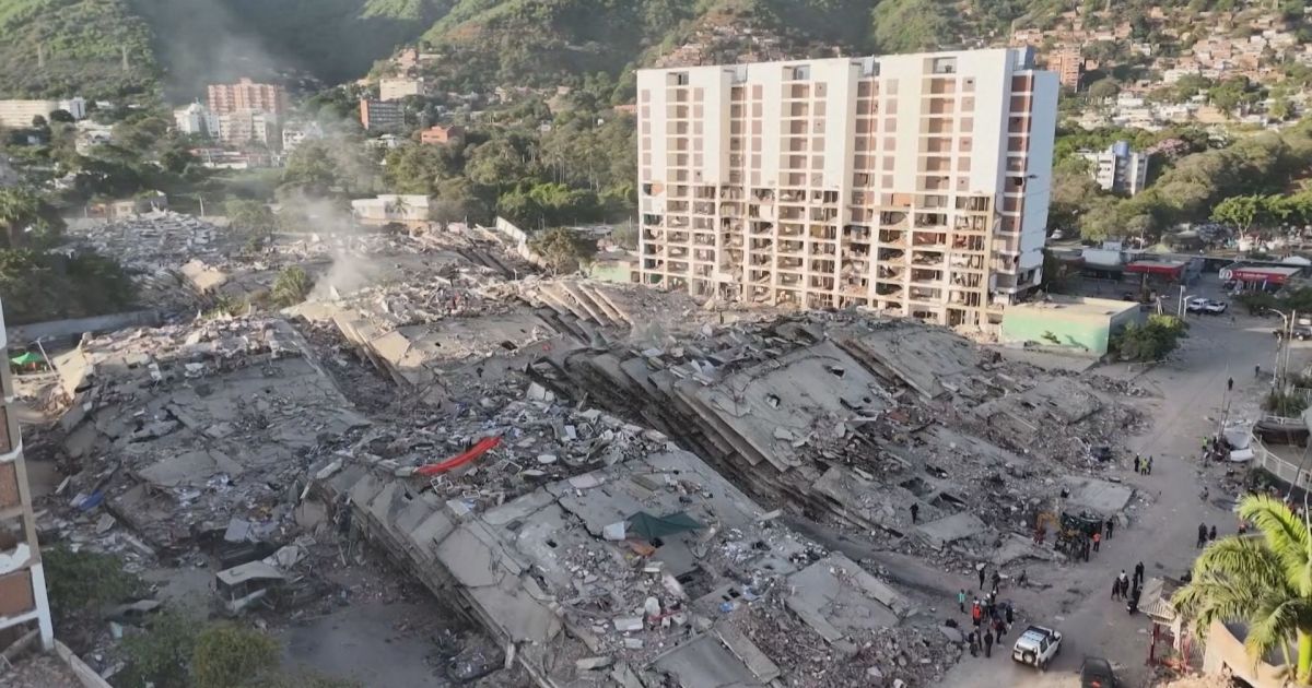 Escombros e prédios danificados na Venezuela