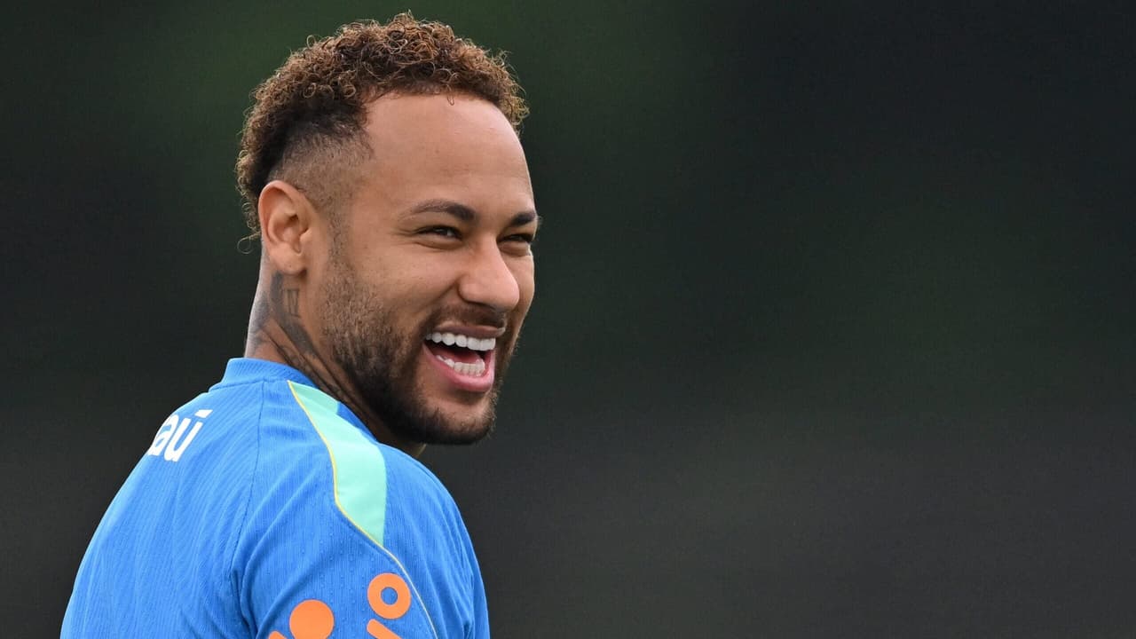 Neymar durante treino da Seleção Brasileira antes de jogo contra a Escócia na Copa do Mundo