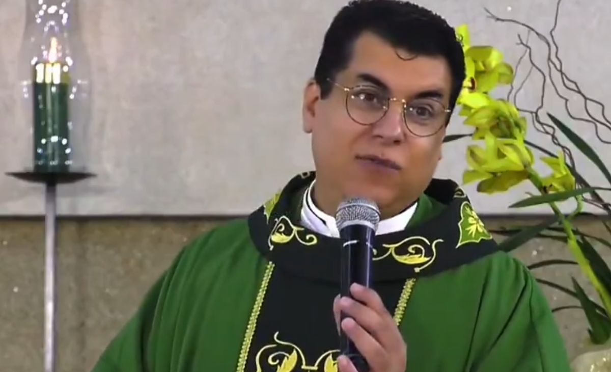 Padre Chrystian Shankar durante sermão