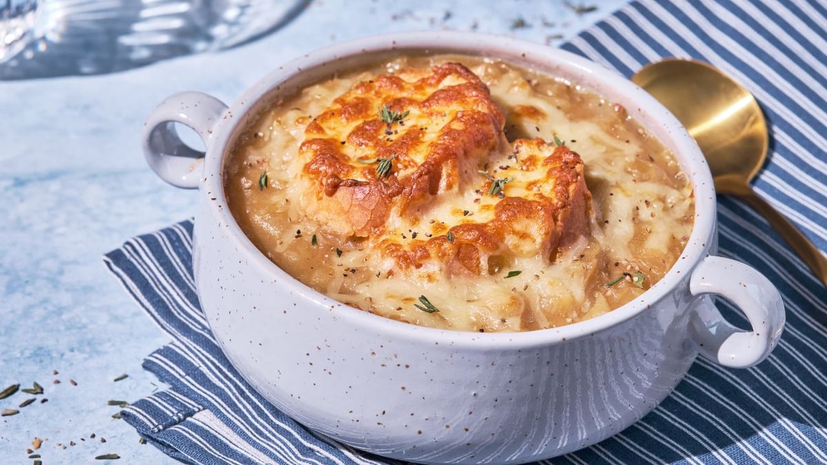 Sopa de cebola gratinada