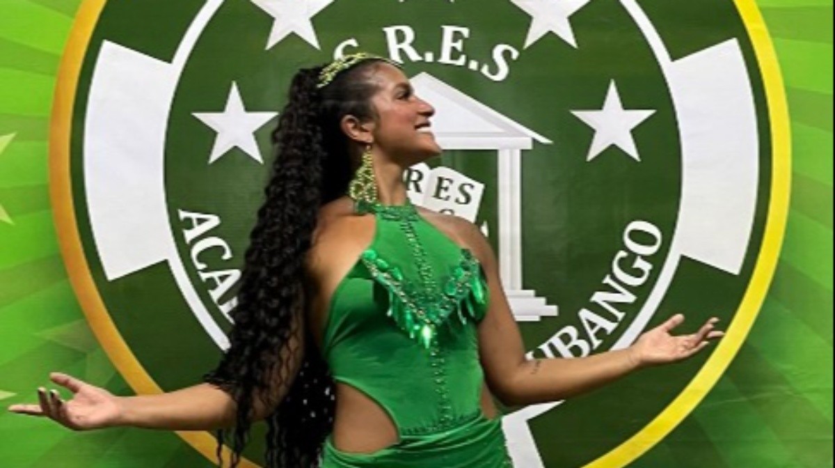Marielly Oliveira, passista da Acadêmicos do Cubango