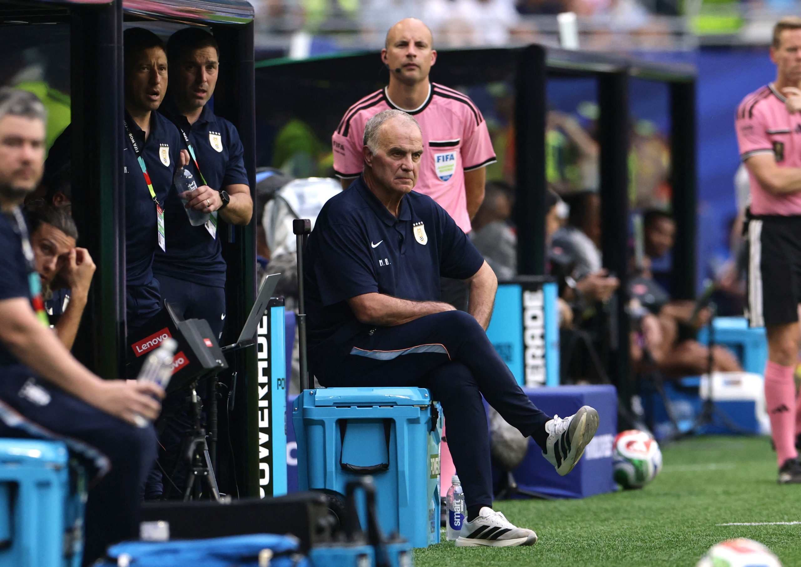 Marcelo Bielsa durante jogo do Uruguai
