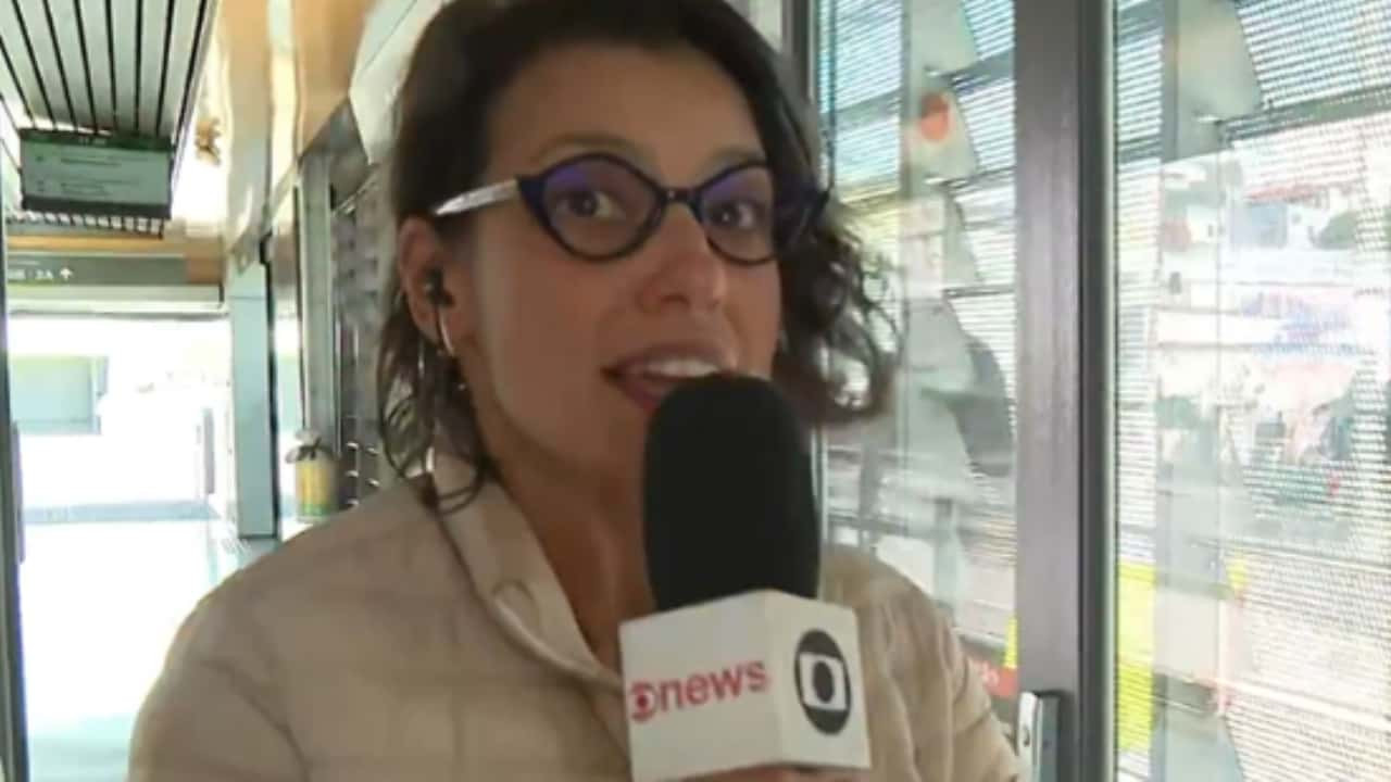 Repórter Flávia Ayer durante reportagem da Globo Minas