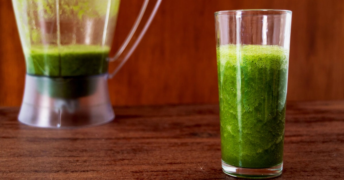 Suco verde no liquidificador