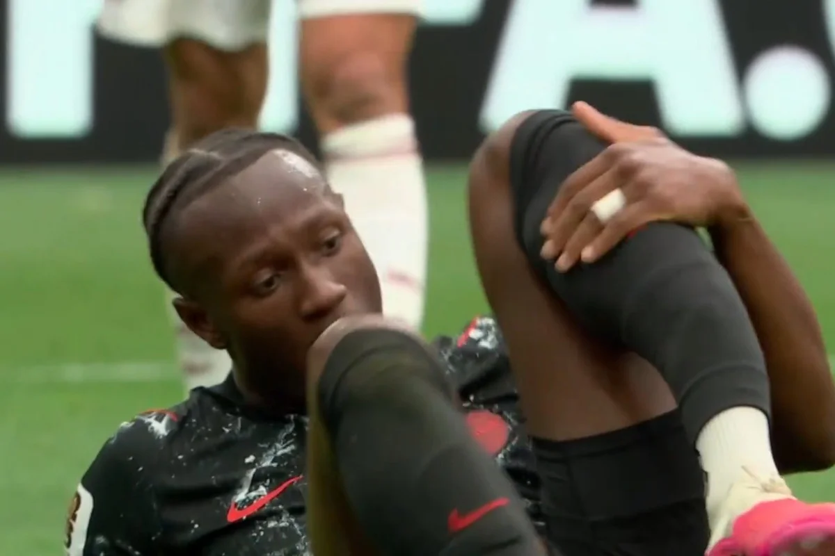 Ismaël Koné durante transmissão de jogo do Canadá
