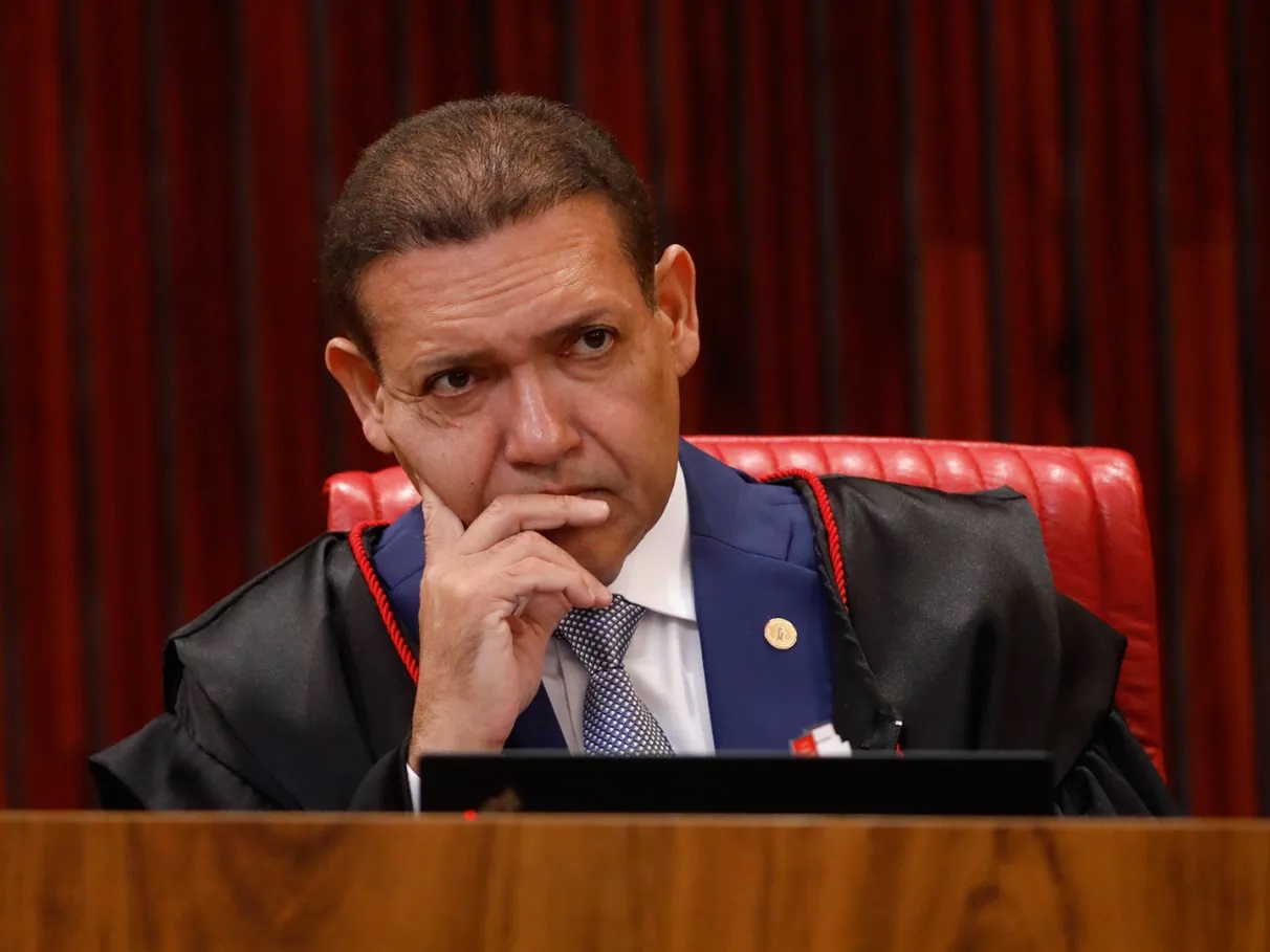 ministro Nunes Marques sério