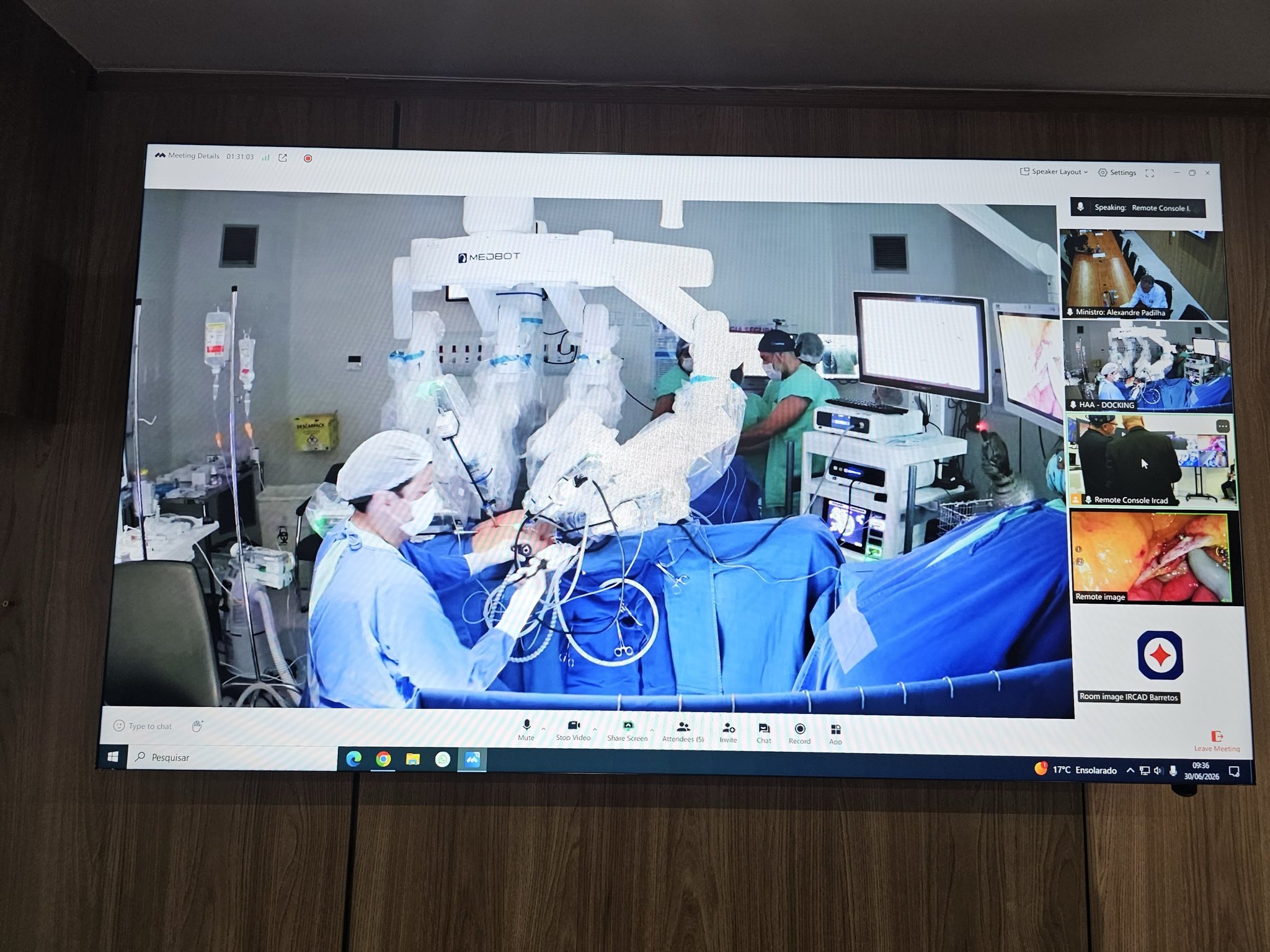 telecirurgia robótica oncológica de longa distância