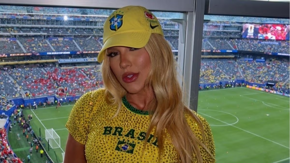 Virginia Fonseca em estádio