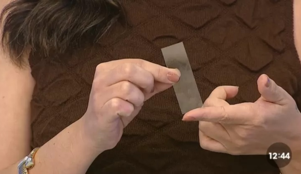 Lâmina de vidro que estava em copo de água de professora - Reprodução/TV Vanguarda