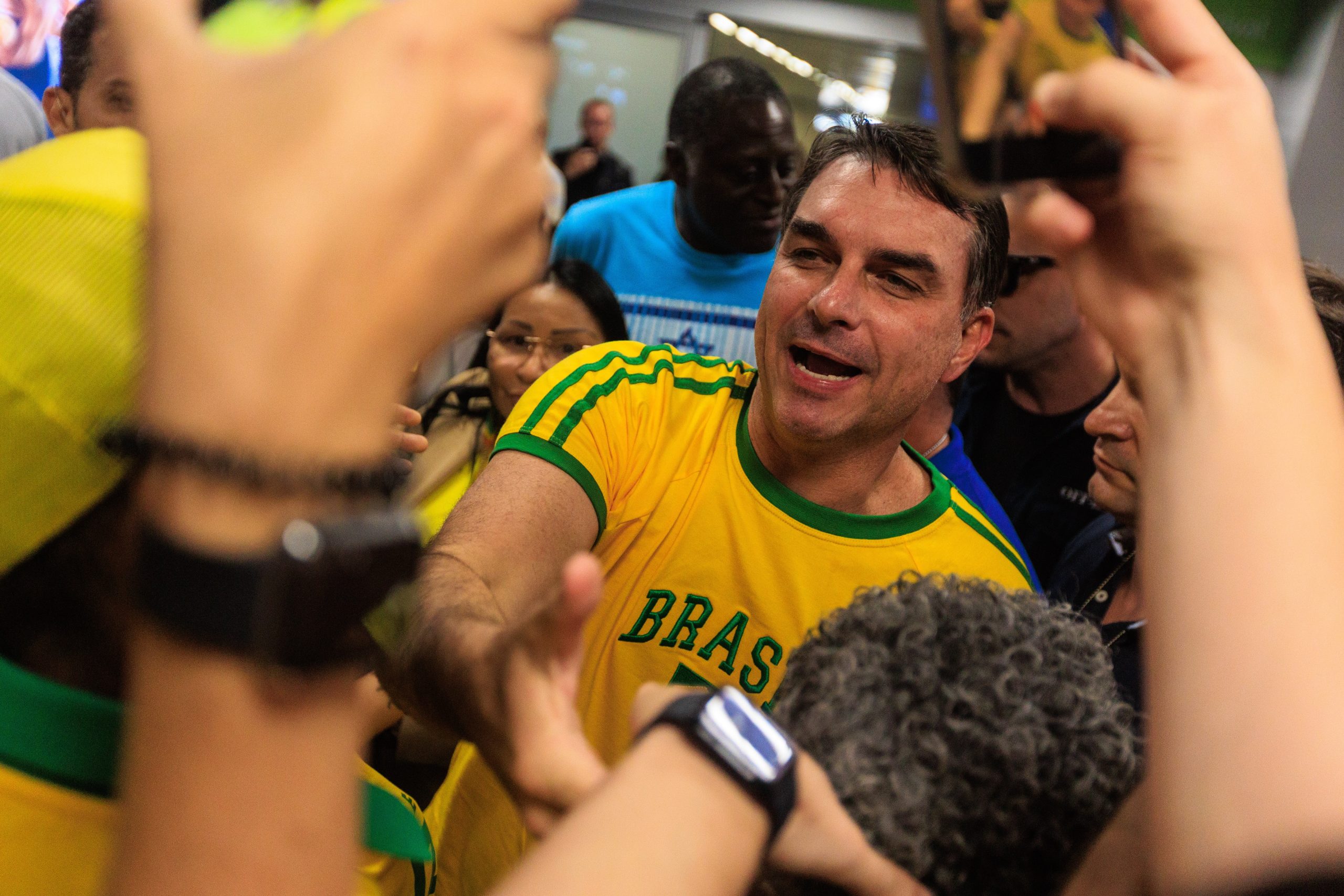 Flávio Bolsonaro em Brasília após viagem aos Estados Unidos