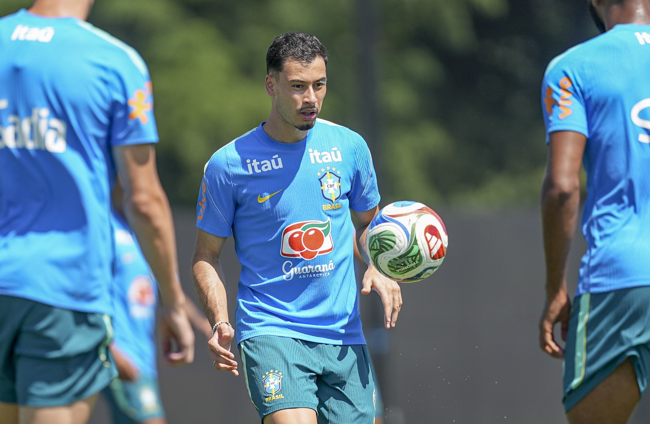 Gabriel Martinelli em treino da Seleção Brasileira
