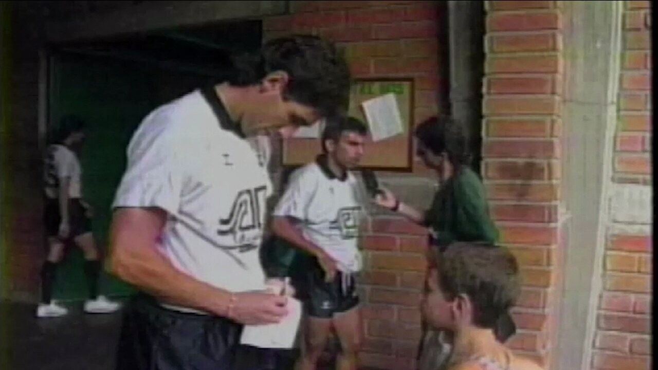 Andrés Escobar lamenta gol contra na Copa do Mundo de 1994