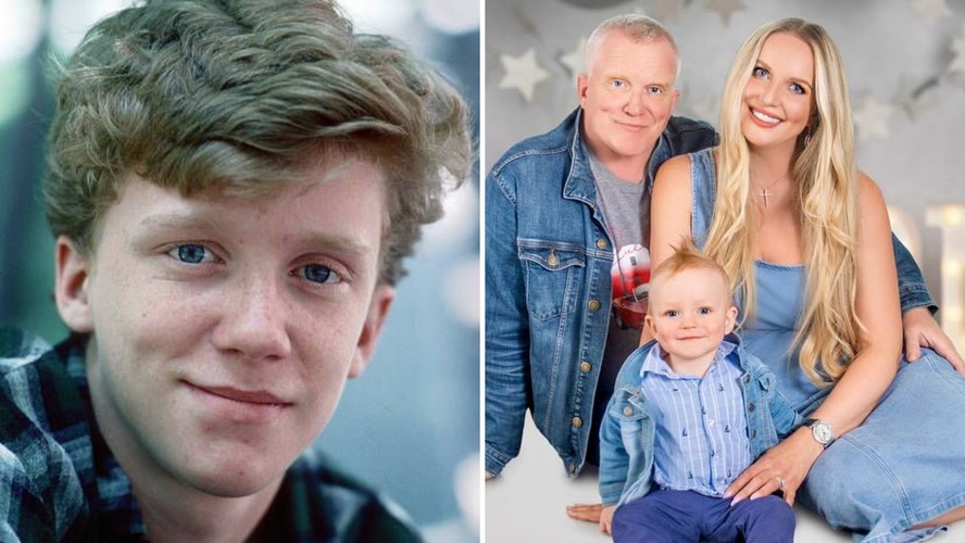 Anthony Michael Hall na juventude e ao lado de Lucia Oskerova e do filho Michael